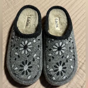 Taos Women’s Woolderness 2 Clog Slippers